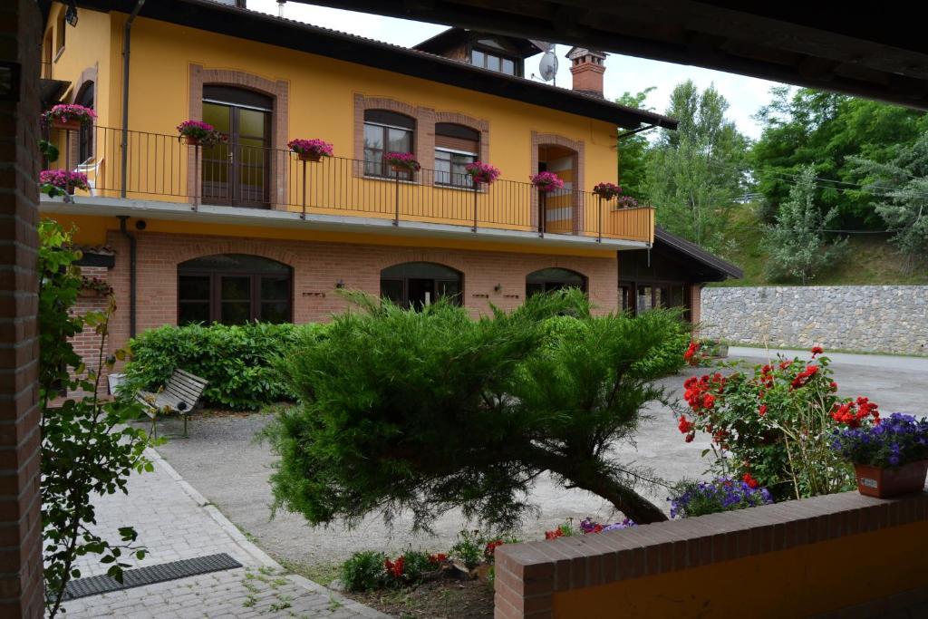 Bed and Breakfast Trattoria Vecchio Mulino Niella Tanaro Exterior foto